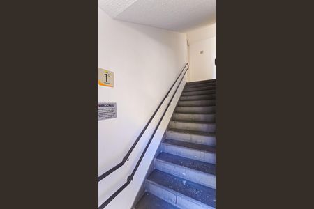 Apartamento à venda com 50m², 2 quartos e 1 vaga Apartamento à venda com 50m², 2 quartos e 1 vagaEscada