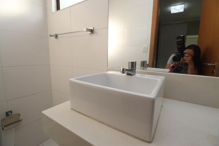 Apartamento para alugar com 74m², 2 quartos e 1 vaga Apartamento para alugar com 74m², 2 quartos e 1 vagaBanheiro da Suíte 1