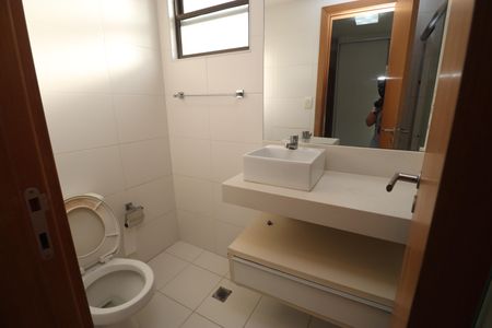 Apartamento para alugar com 74m², 2 quartos e 1 vaga Apartamento para alugar com 74m², 2 quartos e 1 vagaBanheiro da Suíte 1