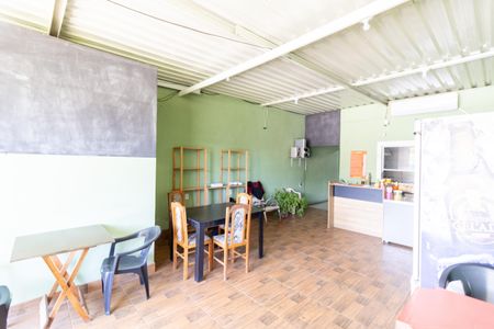 Casa à venda com 25m², 2 quartos e 3 vagas Casa à venda com 25m², 2 quartos e 3 vagasSalão de Festas