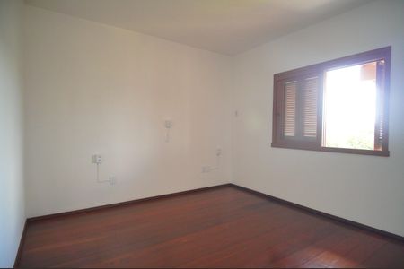 Casa à venda com 220m², 4 quartos e 3 vagasSuíte