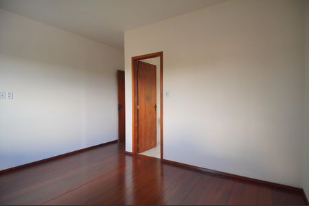 Casa à venda com 220m², 4 quartos e 3 vagasSuíte