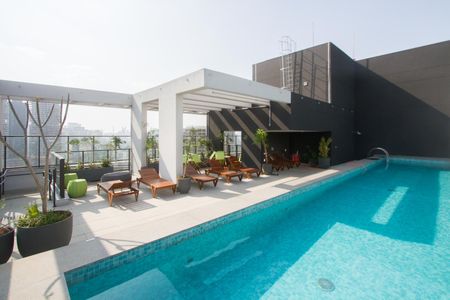 Studio para alugar com 27m², 1 quarto e 1 vaga Studio para alugar com 27m², 1 quarto e 1 vagaPiscina