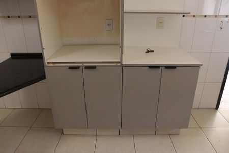 Casa de condomínio para alugar com 247m², 4 quartos e 2 vagasCozinha