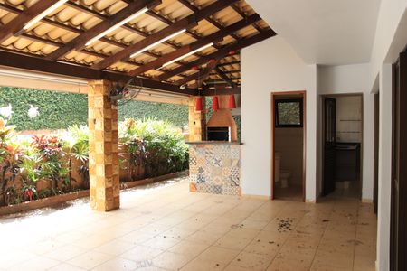 Casa de condomínio para alugar com 247m², 4 quartos e 2 vagasQuintal