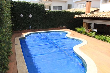 Casa de condomínio para alugar com 247m², 4 quartos e 2 vagasQuintal