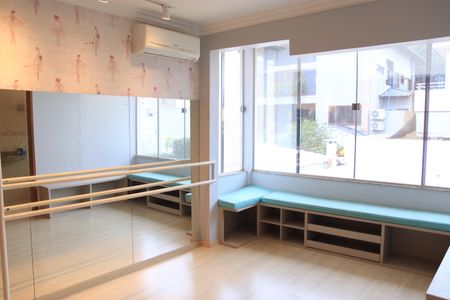 Casa de condomínio para alugar com 247m², 4 quartos e 2 vagasSuíte 03