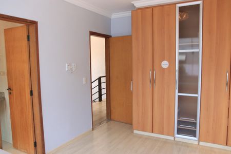 Casa de condomínio para alugar com 247m², 4 quartos e 2 vagasSuíte 03