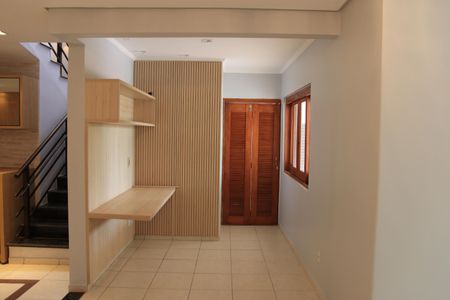 Casa de condomínio para alugar com 247m², 4 quartos e 2 vagasSala