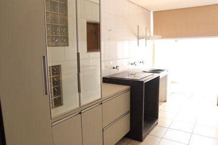 Casa de condomínio para alugar com 247m², 4 quartos e 2 vagasÁrea de Serviço