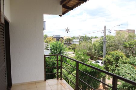 Casa de condomínio para alugar com 247m², 4 quartos e 2 vagasSacada da Suíte 04