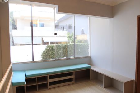 Casa de condomínio para alugar com 247m², 4 quartos e 2 vagasSuíte 03