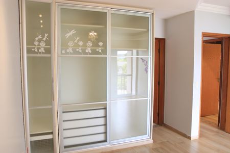 Casa de condomínio para alugar com 247m², 4 quartos e 2 vagasSuíte 04