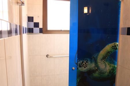 Casa de condomínio para alugar com 247m², 4 quartos e 2 vagasBanheiro da Suíte 2