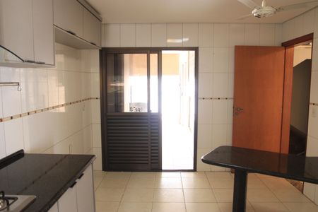 Casa de condomínio para alugar com 247m², 4 quartos e 2 vagasCozinha