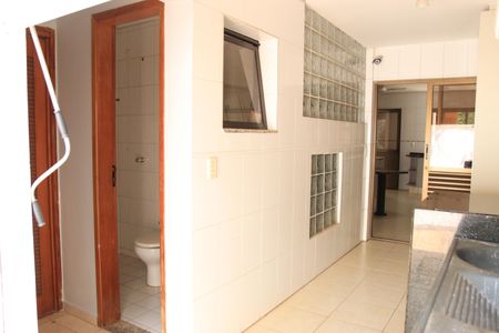 Casa de condomínio para alugar com 247m², 4 quartos e 2 vagasÁrea de Serviço