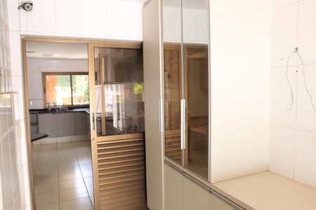 Casa de condomínio para alugar com 247m², 4 quartos e 2 vagasÁrea de Serviço