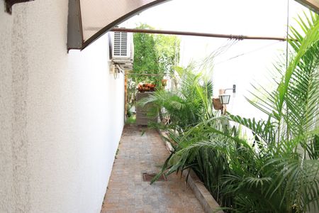 Casa de condomínio para alugar com 247m², 4 quartos e 2 vagasQuintal