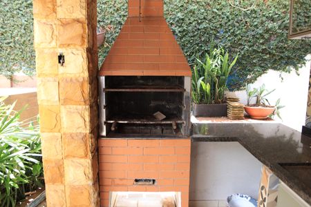 Casa de condomínio para alugar com 247m², 4 quartos e 2 vagasQuintal