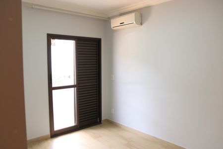 Casa de condomínio para alugar com 247m², 4 quartos e 2 vagasSuíte 02