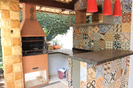 Casa de condomínio para alugar com 247m², 4 quartos e 2 vagasQuintal