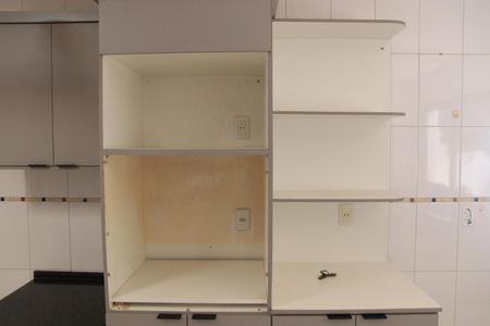 Casa de condomínio para alugar com 247m², 4 quartos e 2 vagasCozinha