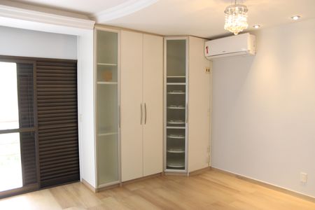 Casa de condomínio para alugar com 247m², 4 quartos e 2 vagasSuíte 04