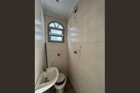 Casa para alugar com 100m², 3 quartos e 5 vagas Casa para alugar com 100m², 3 quartos e 5 vagasBanheiro de serviço 1