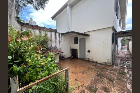 Casa para alugar com 100m², 3 quartos e 5 vagas Casa para alugar com 100m², 3 quartos e 5 vagasQuintal - Corredor