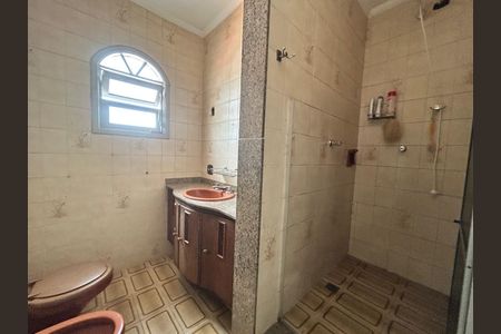 Casa para alugar com 100m², 3 quartos e 5 vagas Casa para alugar com 100m², 3 quartos e 5 vagasBanheiro da Suíte 1