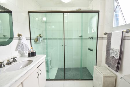 Apartamento à venda com 154m², 4 quartos e 3 vagasBanheiro da suíte