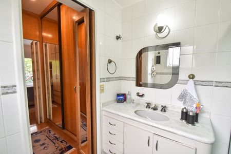 Apartamento à venda com 154m², 4 quartos e 3 vagasBanheiro da suíte
