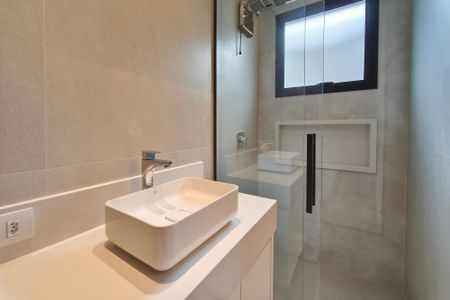 Casa de condomínio à venda com 210m², 3 quartos e 4 vagas Casa de condomínio à venda com 210m², 3 quartos e 4 vagasBanheiro Suíte 2