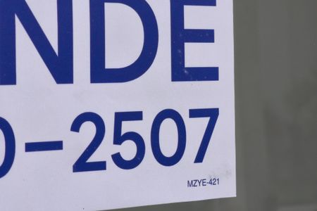 Casa de condomínio à venda com 210m², 3 quartos e 4 vagas Casa de condomínio à venda com 210m², 3 quartos e 4 vagasPlaquinha