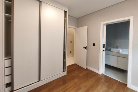 Casa de condomínio à venda com 210m², 3 quartos e 4 vagas Casa de condomínio à venda com 210m², 3 quartos e 4 vagasSuíte 2