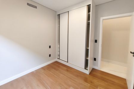 Casa de condomínio à venda com 210m², 3 quartos e 4 vagas Casa de condomínio à venda com 210m², 3 quartos e 4 vagasSuíte 2