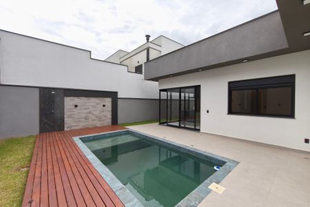 Casa de condomínio à venda com 210m², 3 quartos e 4 vagas Casa de condomínio à venda com 210m², 3 quartos e 4 vagasQuintal - Piscina