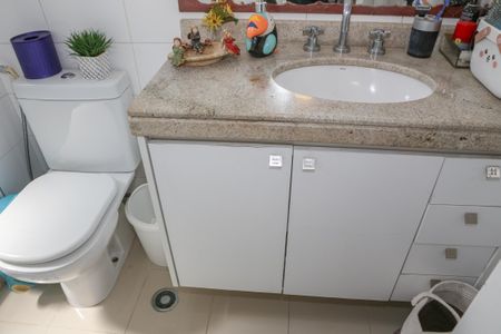 Apartamento à venda com 222m², 3 quartos e 3 vagasBanheiro da Suíte 2