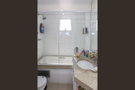 Apartamento à venda com 222m², 3 quartos e 3 vagasBanheiro da Suíte 1