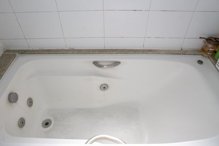 Apartamento à venda com 222m², 3 quartos e 3 vagasBanheiro da Suíte 1