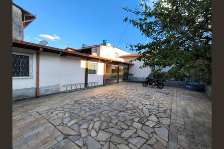 Casa à venda com 4 quartos, 360m² em Jardim Leblon, Belo Horizonte