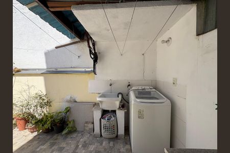 Casa à venda com 95m², 3 quartos e 2 vagas Casa à venda com 95m², 3 quartos e 2 vagasLavanderia