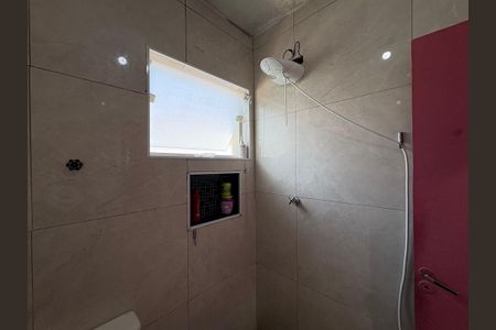 Casa à venda com 95m², 3 quartos e 2 vagas Casa à venda com 95m², 3 quartos e 2 vagasBanheiro