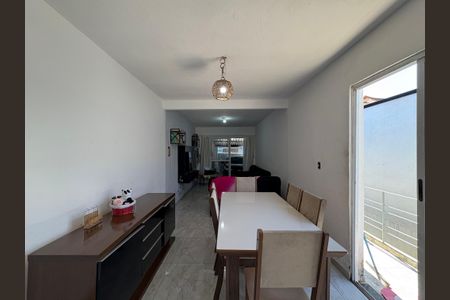 Casa à venda com 95m², 3 quartos e 2 vagas Casa à venda com 95m², 3 quartos e 2 vagasSala