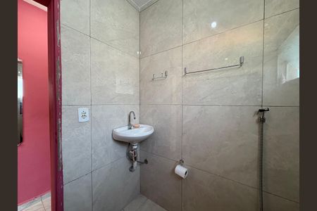 Casa à venda com 95m², 3 quartos e 2 vagas Casa à venda com 95m², 3 quartos e 2 vagasBanheiro