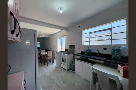 Casa à venda com 95m², 3 quartos e 2 vagas Casa à venda com 95m², 3 quartos e 2 vagasCozinha