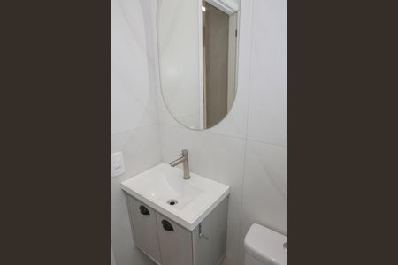 Apartamento para alugar com 37m², 2 quartos e sem vaga Apartamento para alugar com 37m², 2 quartos e sem vagaBanheiro Social