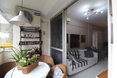 Apartamento à venda com 76m², 2 quartos e 1 vagaSala - Varanda