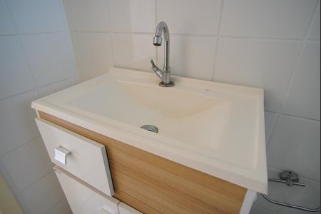 Banheiro Corredor de casa de condomínio à venda com 2 quartos, 80m² em Morro Santana, Porto Alegre