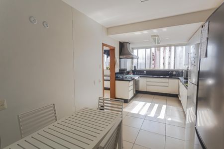 Apartamento à venda com 301m², 4 quartos e 3 vagasCozinha